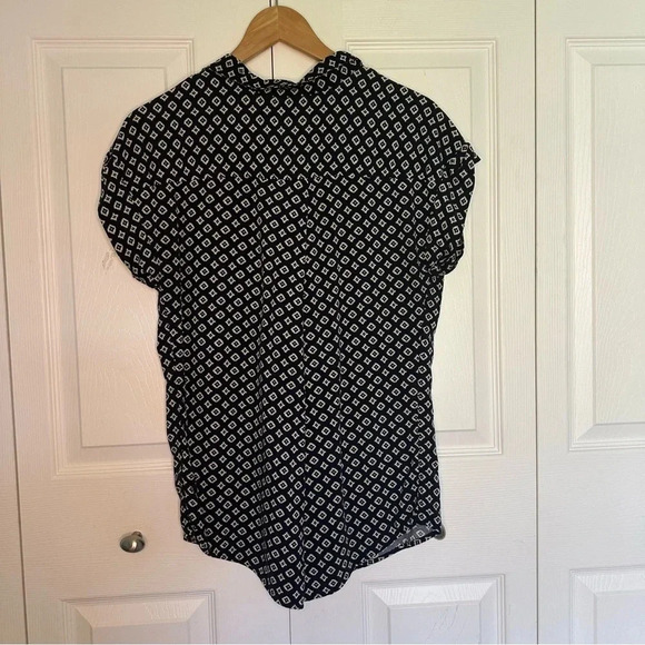 Jach’s Girlfriend Navy Patterned Button Down Top Size Medium - Picture 3 of 9